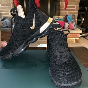 “I’m king” LeBron 16’s